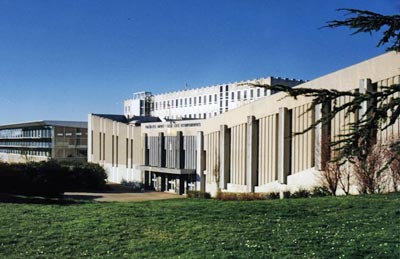 法国百所大学院校免学费来中国招生