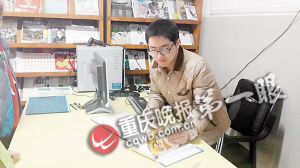 男子从小患脑瘫坚持读完大学 如今上讲台教课