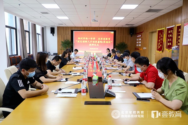 座谈会.jpg